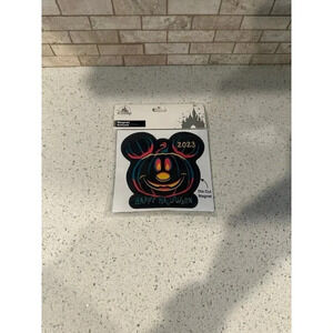 Disney Parks 2023 Happy Halloween‎ Mickey Icon Pumpkin Die Cut Magnet NEW  ds